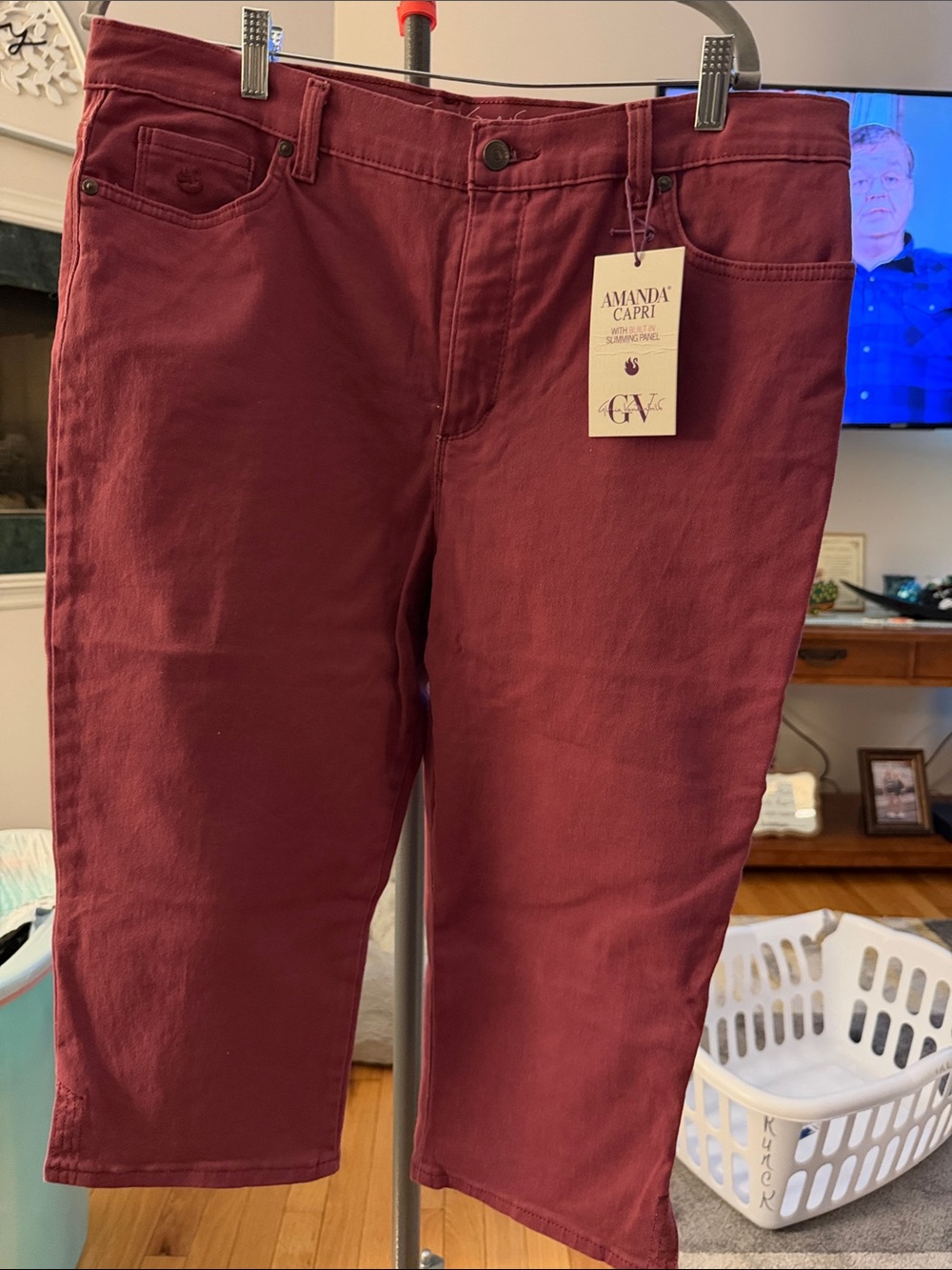 Gloria Vanderbilt AMANDA Capri. Women’s Jeans — Burgundy